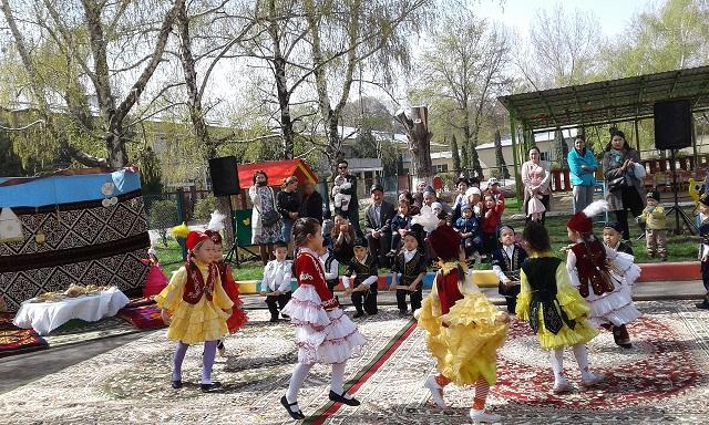 "Наурыз-көктем шақырады" ертеңгілік мерекесі.